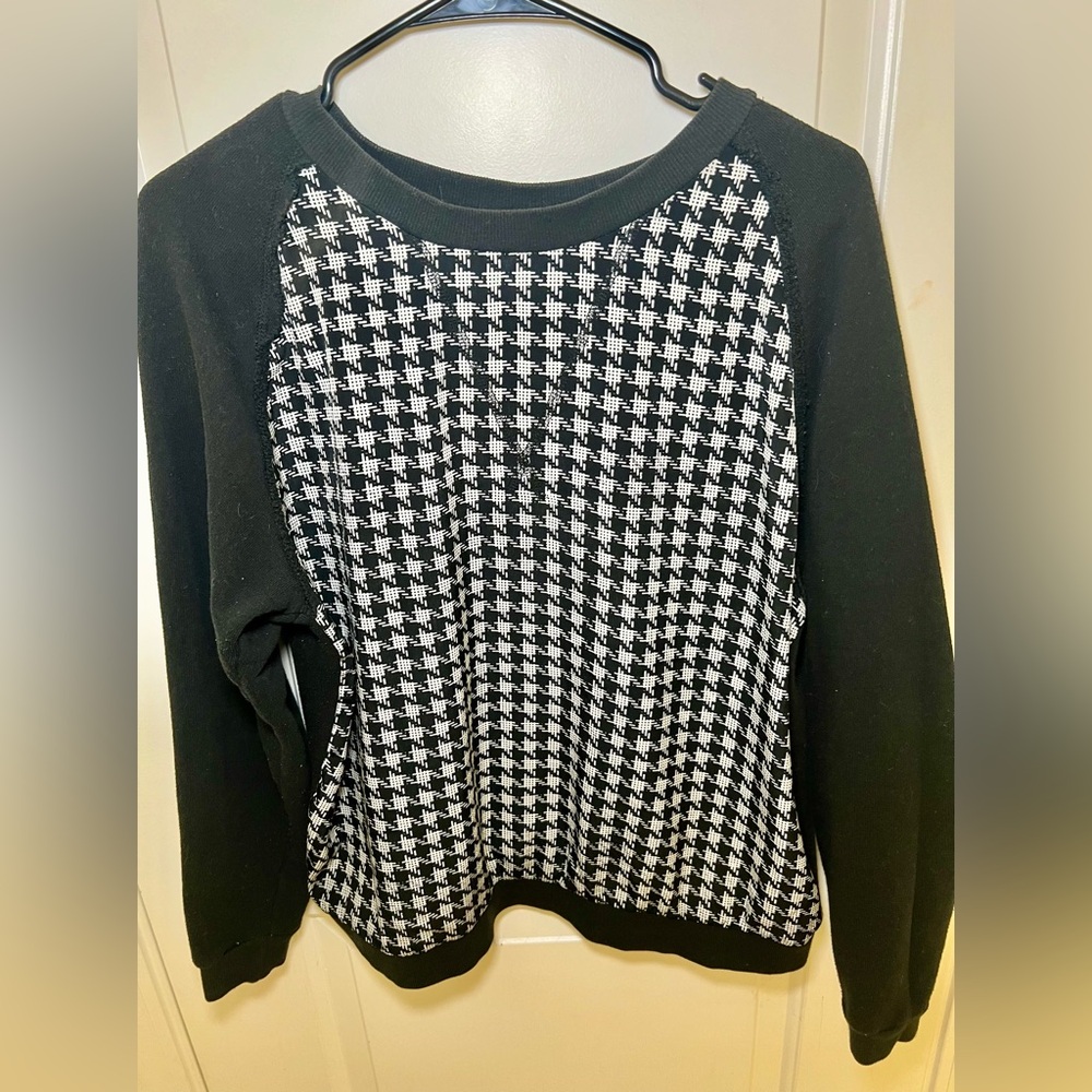 Mossimo Black White
Houndstooth Print Sweater Top- large